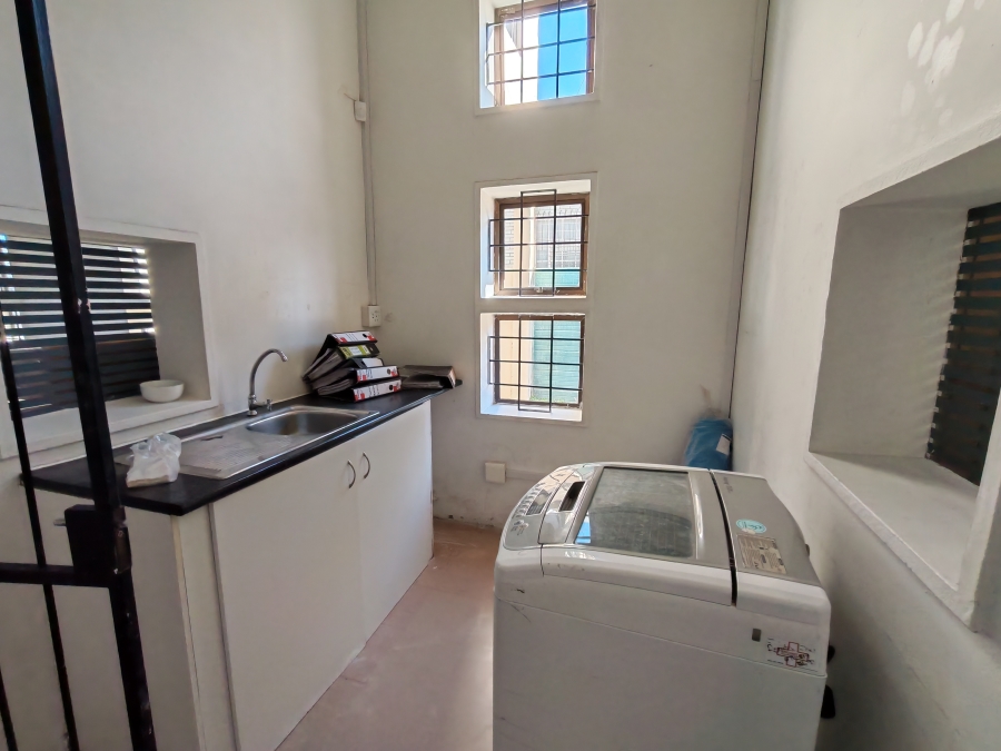 To Let Commercial Property for Rent in Somerset West Western Cape